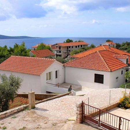 Apartments And Rooms With Parking Space Zavala, Hvar - 128 Jelsa  Bagian luar foto