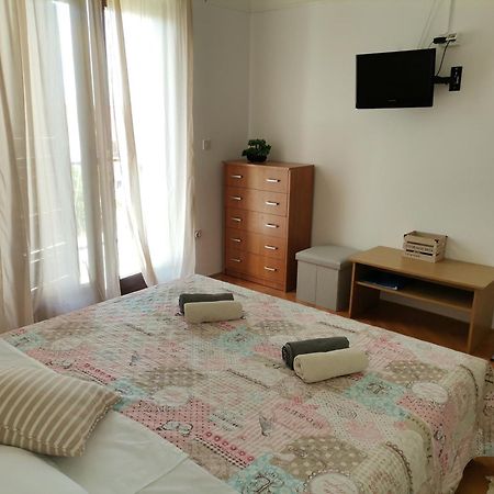 Apartments And Rooms With Parking Space Zavala, Hvar - 128 Jelsa  Ruang foto