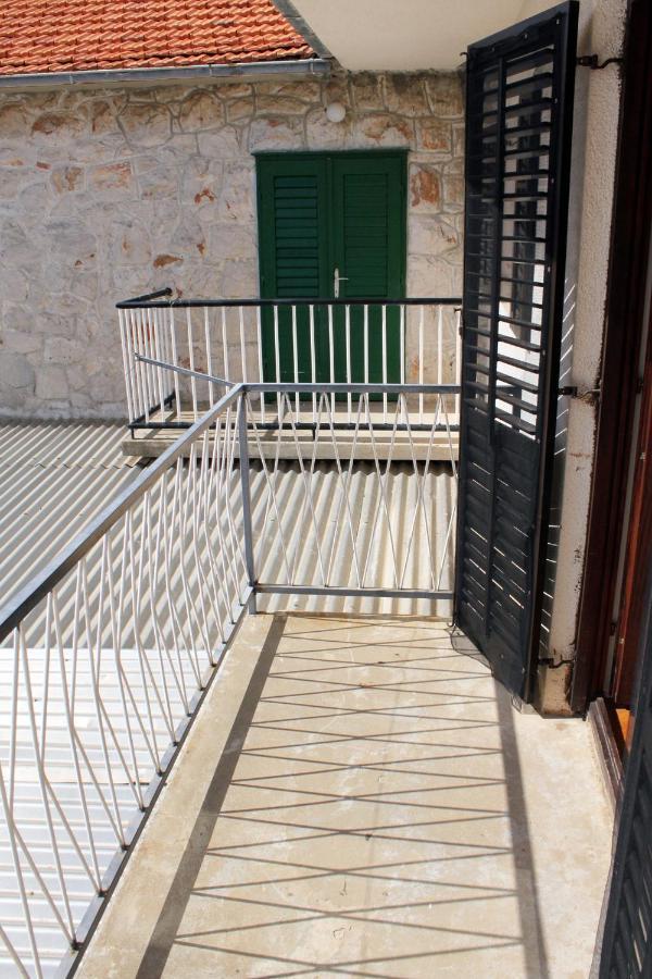 Apartments And Rooms With Parking Space Zavala, Hvar - 128 Jelsa  Bagian luar foto