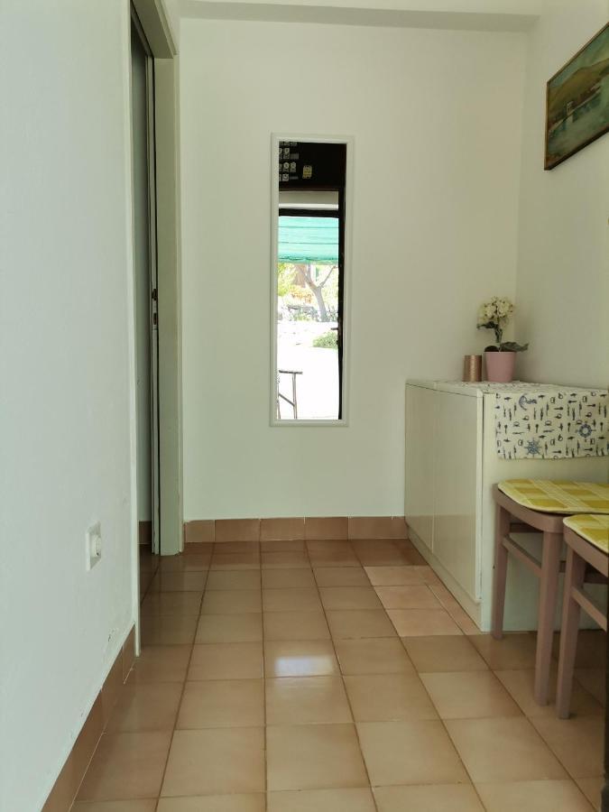 Apartments And Rooms With Parking Space Zavala, Hvar - 128 Jelsa  Bagian luar foto