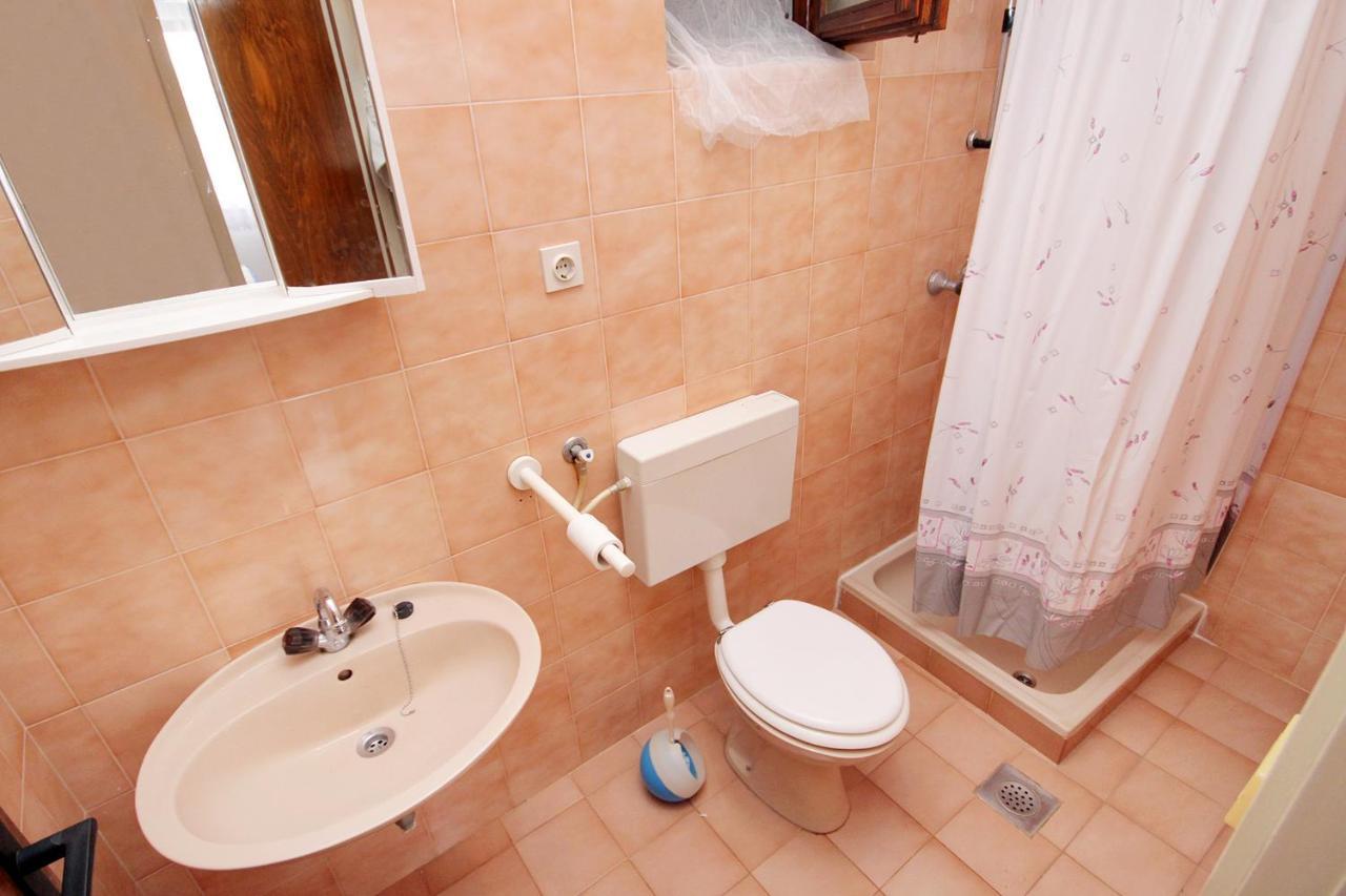 Apartments And Rooms With Parking Space Zavala, Hvar - 128 Jelsa  Bagian luar foto