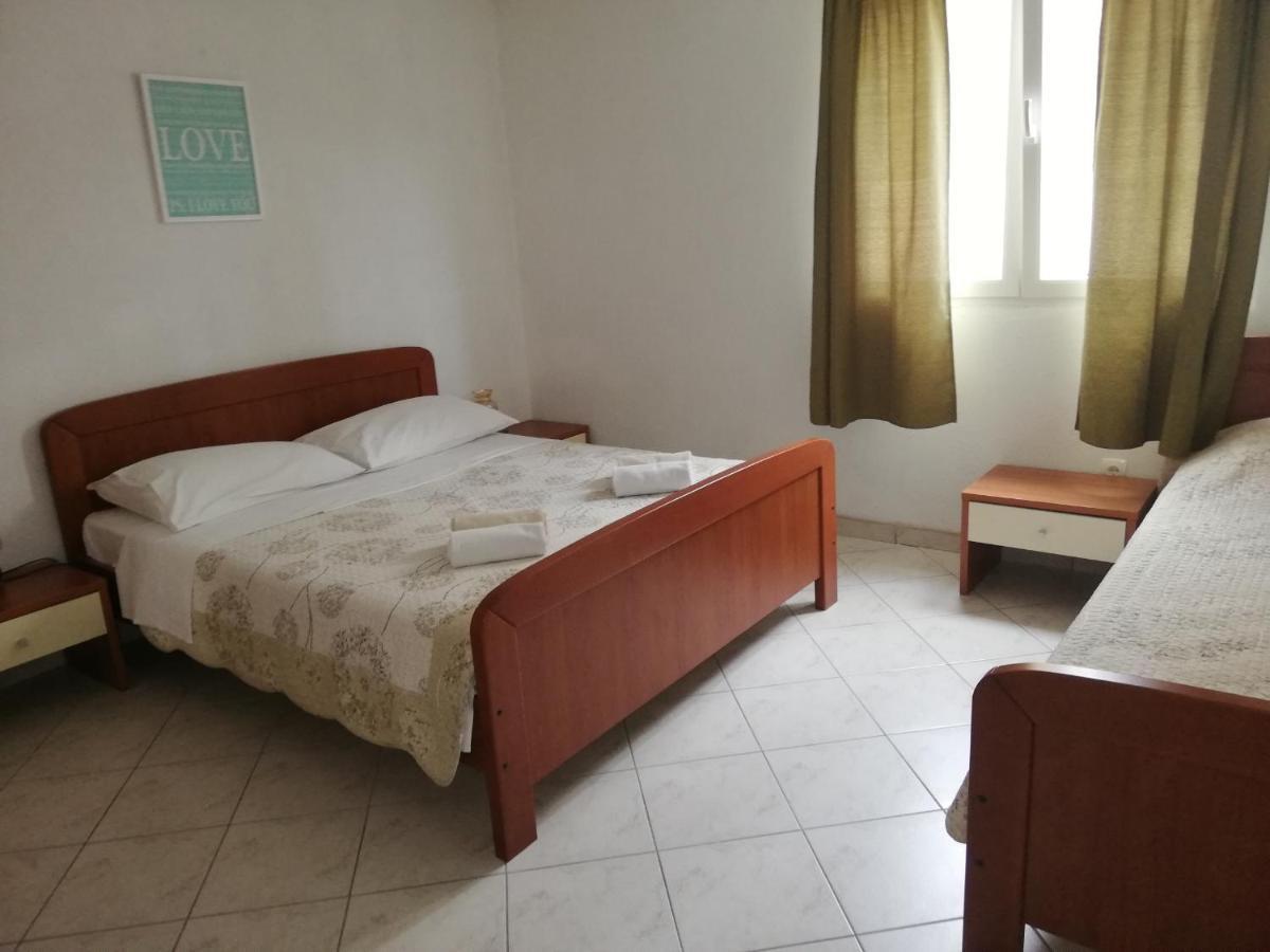 Apartments And Rooms With Parking Space Zavala, Hvar - 128 Jelsa  Bagian luar foto