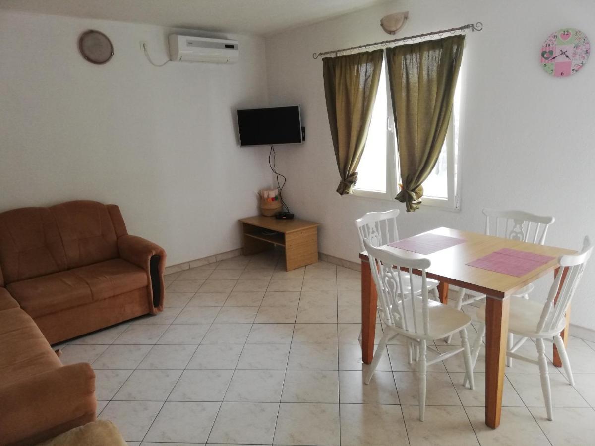 Apartments And Rooms With Parking Space Zavala, Hvar - 128 Jelsa  Bagian luar foto
