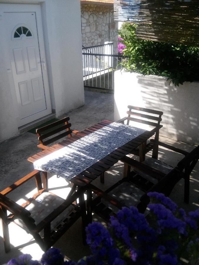 Apartments And Rooms With Parking Space Zavala, Hvar - 128 Jelsa  Bagian luar foto