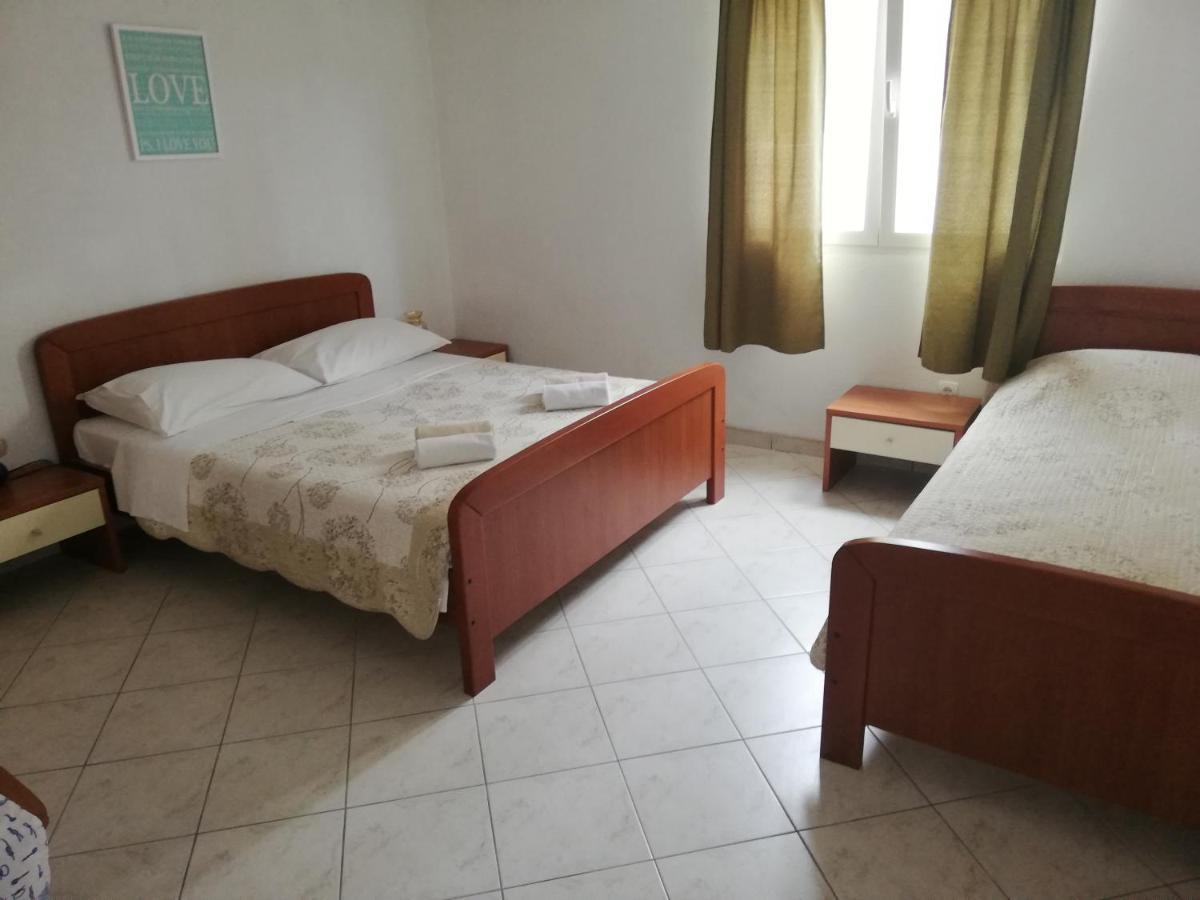 Apartments And Rooms With Parking Space Zavala, Hvar - 128 Jelsa  Bagian luar foto