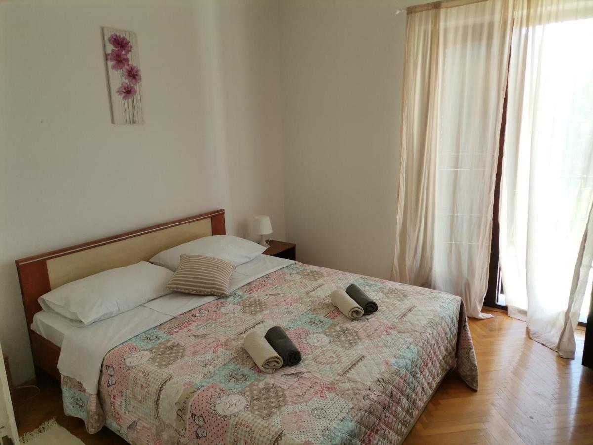 Apartments And Rooms With Parking Space Zavala, Hvar - 128 Jelsa  Bagian luar foto
