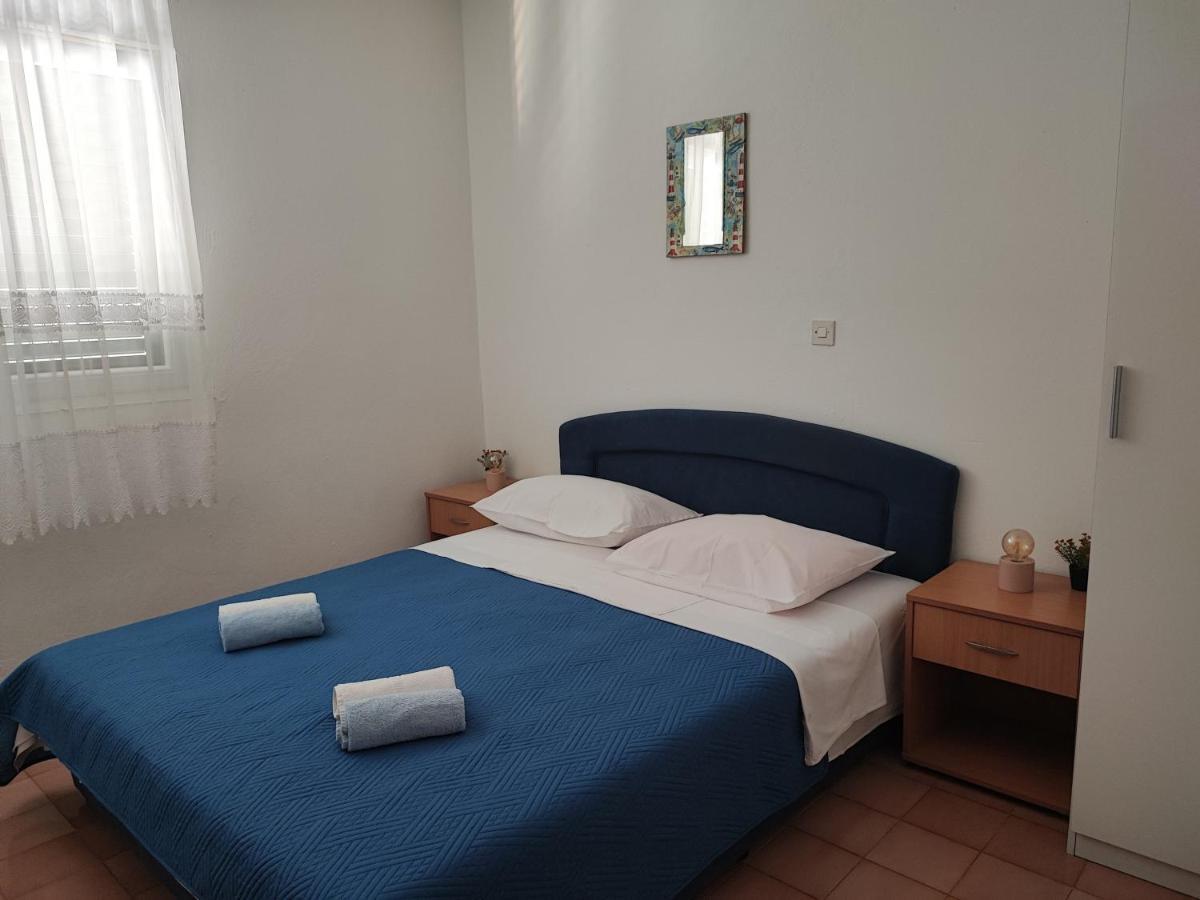 Apartments And Rooms With Parking Space Zavala, Hvar - 128 Jelsa  Bagian luar foto