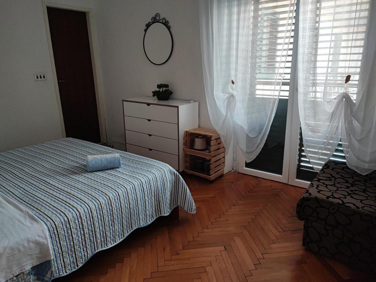 Apartments And Rooms With Parking Space Zavala, Hvar - 128 Jelsa  Bagian luar foto